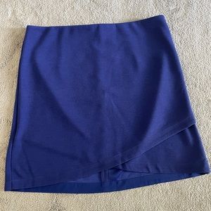 The Loft skirt with scallop hem in front